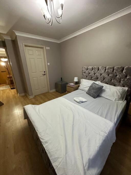 A 2 Standard Bedrooms Flat لندن المظهر الخارجي الصورة