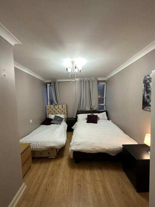 A 2 Standard Bedrooms Flat لندن المظهر الخارجي الصورة