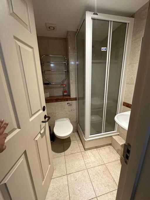 A 2 Standard Bedrooms Flat لندن المظهر الخارجي الصورة